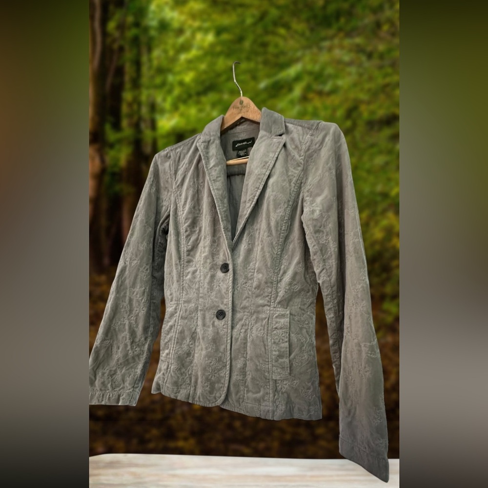 Eddie Bauer Blazer Jacket. Gray. Size 4
Soft velour like feel